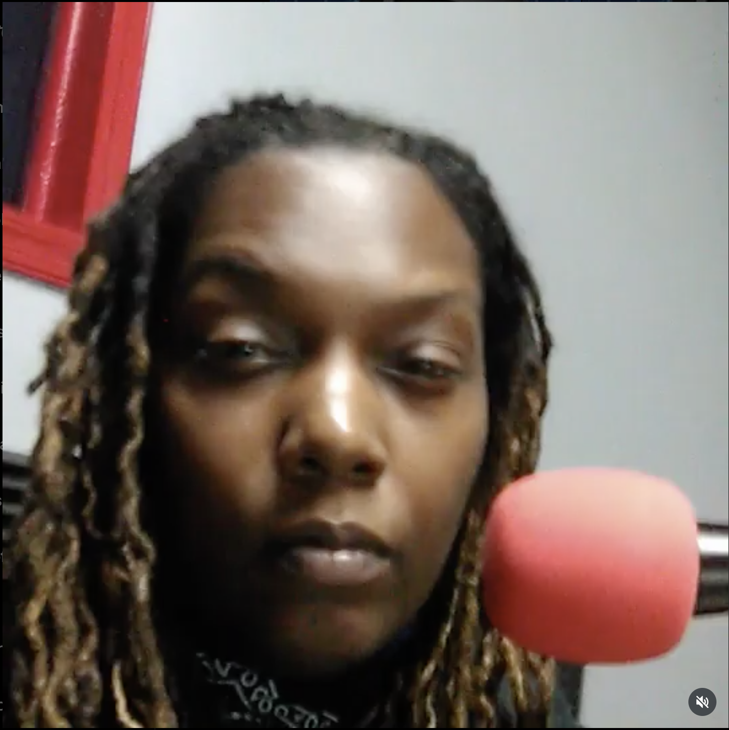 Kiana Kai at the mic, wider shot